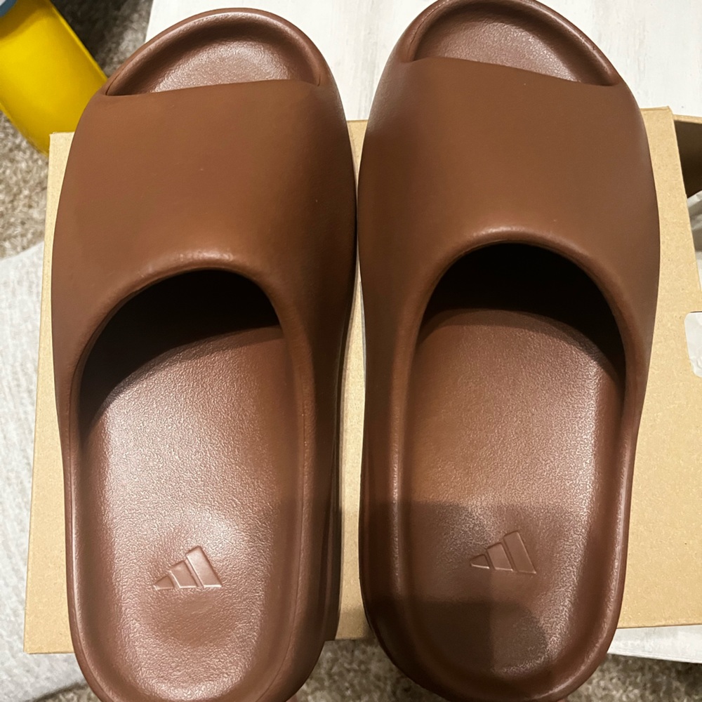 Yeezy Slides Adults size 10